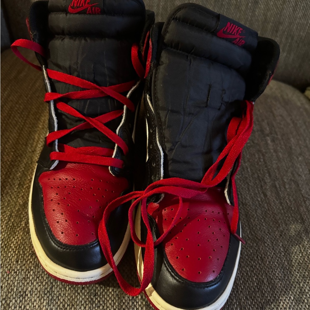 Nike air Jordan Black and Red High-Top Sneakers Bred toe